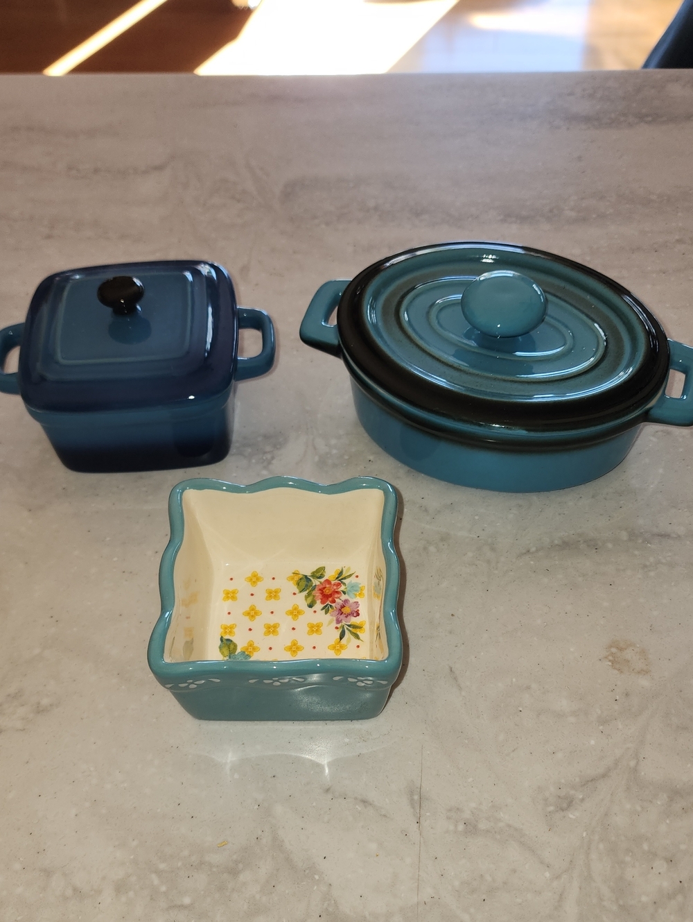 Blue Ceramic Serving Casserole with Lid - Stylish Kitchen Bakeware, 3 Piece